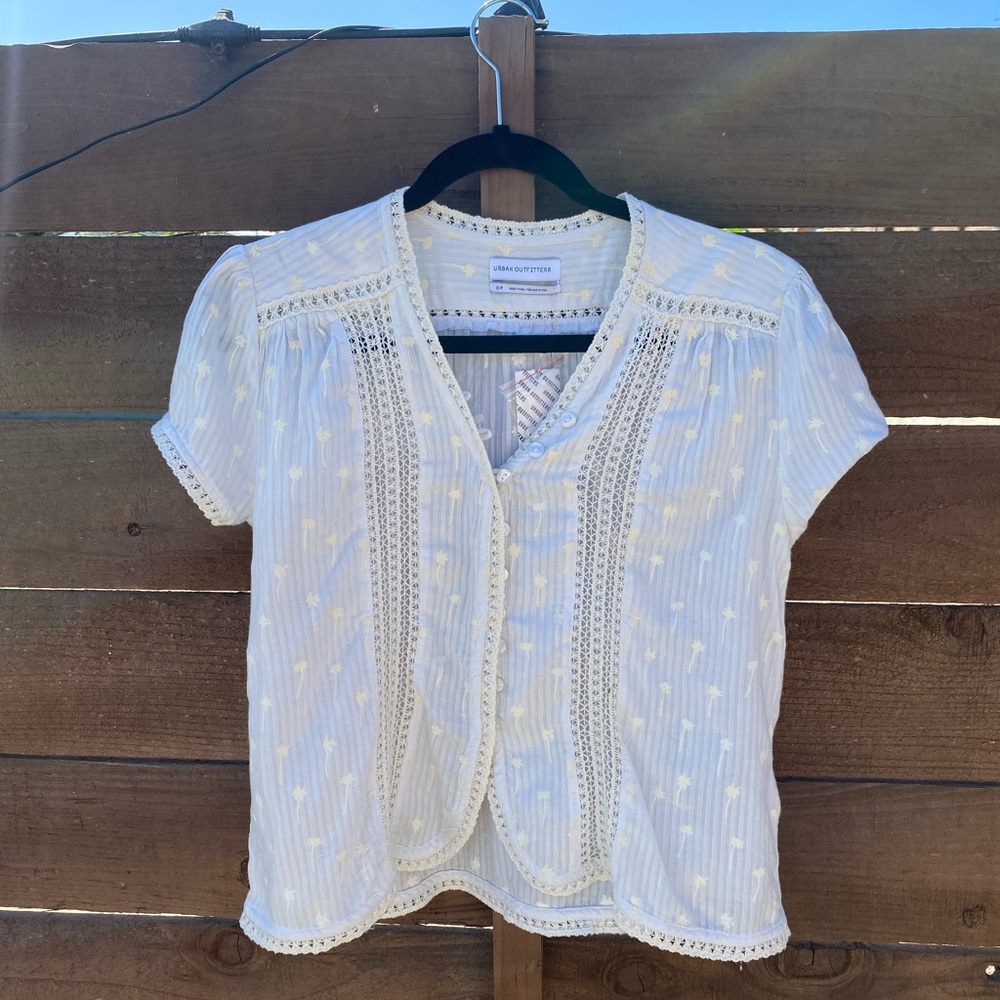 Urban outfitters white/cream embroidered top